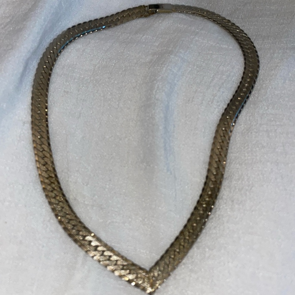 Vintage V shaped choker chain necklace fold over clasp